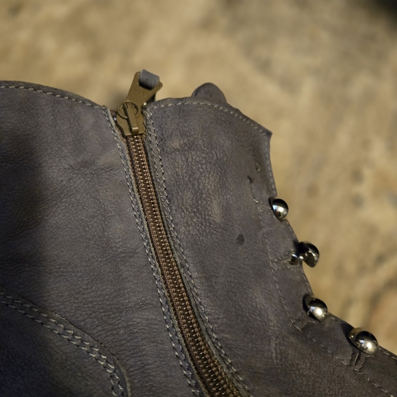 MJUS Art Silver Button Leather Ankle Boots - Picture 11 of 14